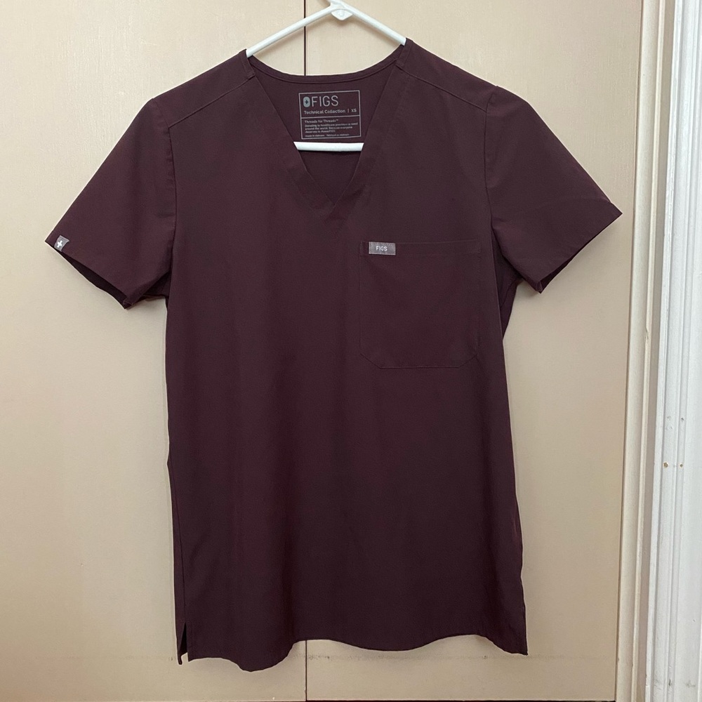 Figs Scrubs Set. Catarina top XS/Zamora high waisted pants XS/P. Dark Fig color.